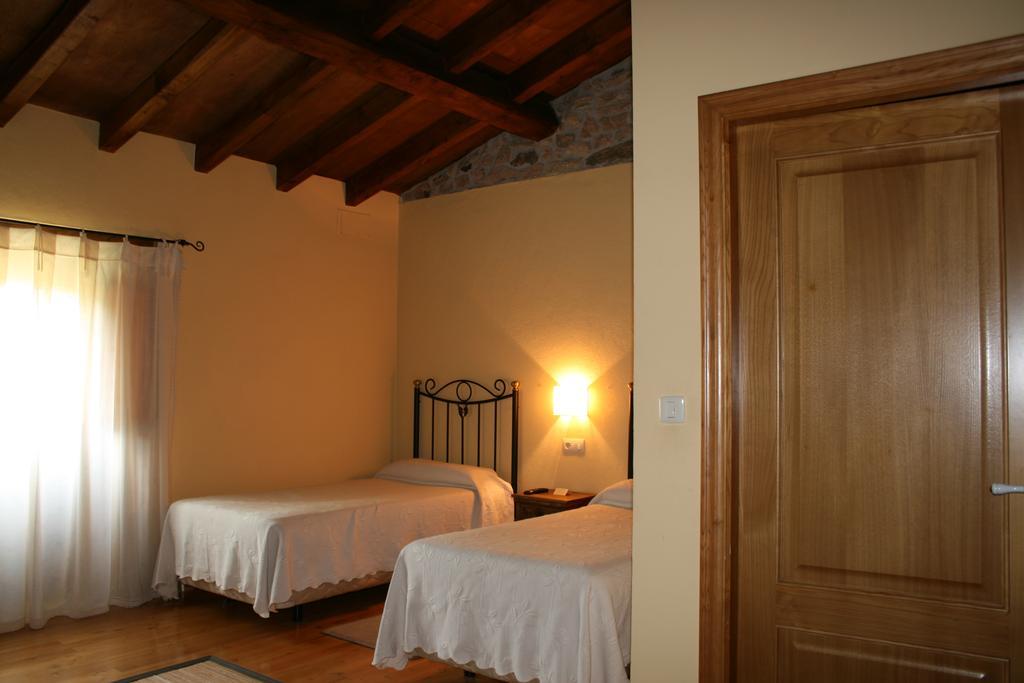 Rectoral De Goian Guest House Sarria Room photo